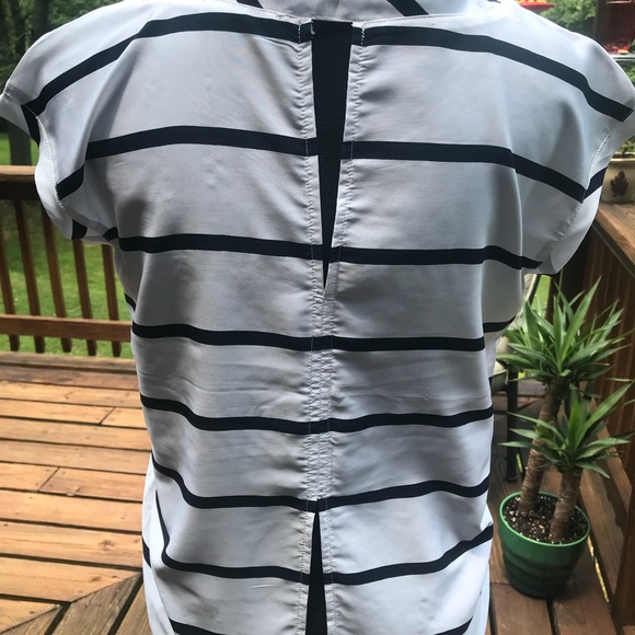 A&F sleeveless striped blouse - Picture 2 of 3